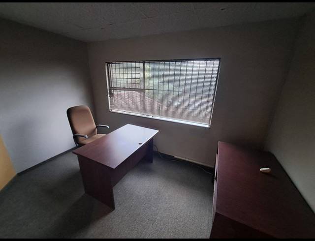180M² OFFICE TO LET IN THREE RIVERS PROPER
